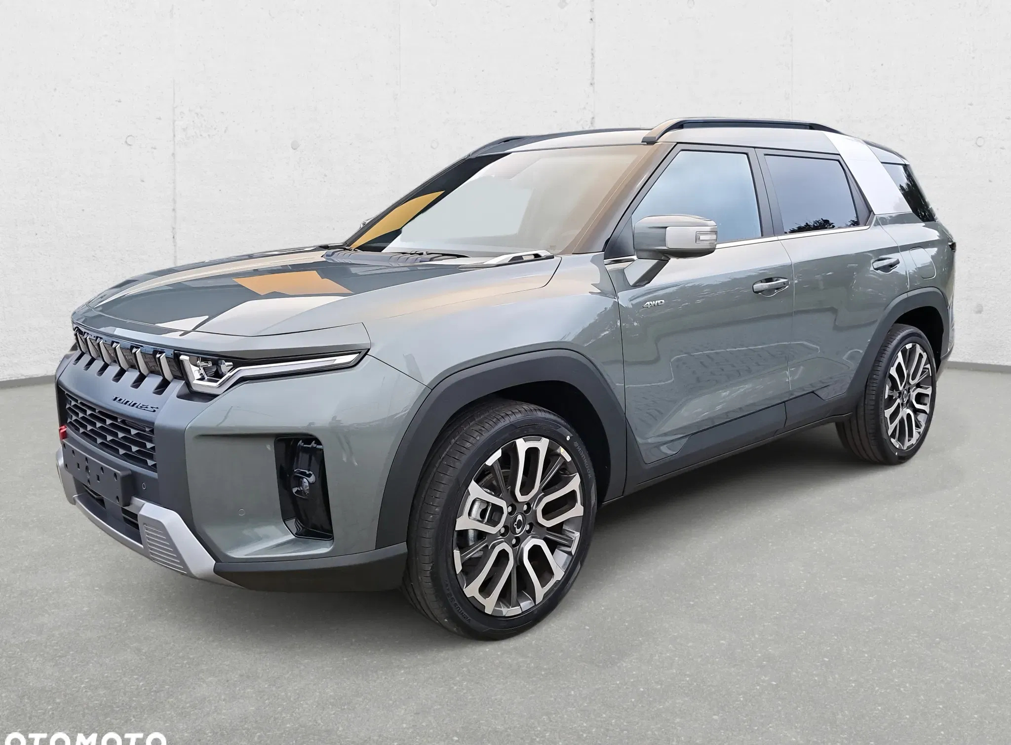 śląskie SsangYong Torres cena 182199 przebieg: 1, rok produkcji 2023 z Ząbki